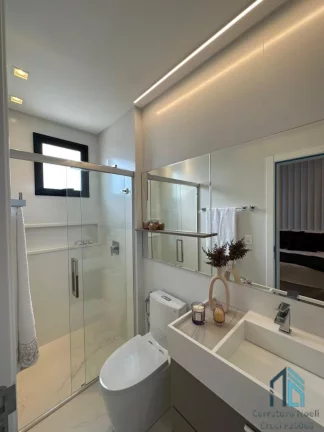 Imagem Apartamento Mobiliado, 04 suítes, 03 vagas, Meia Praia quadra Mar em Itapema SC