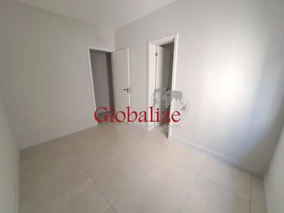 Imagem Apartamento à venda com 82m², 2 suites, varanda com Grill, piscina, vaga demarcada por R$875.000,00 na Ponta da Praia em Santos