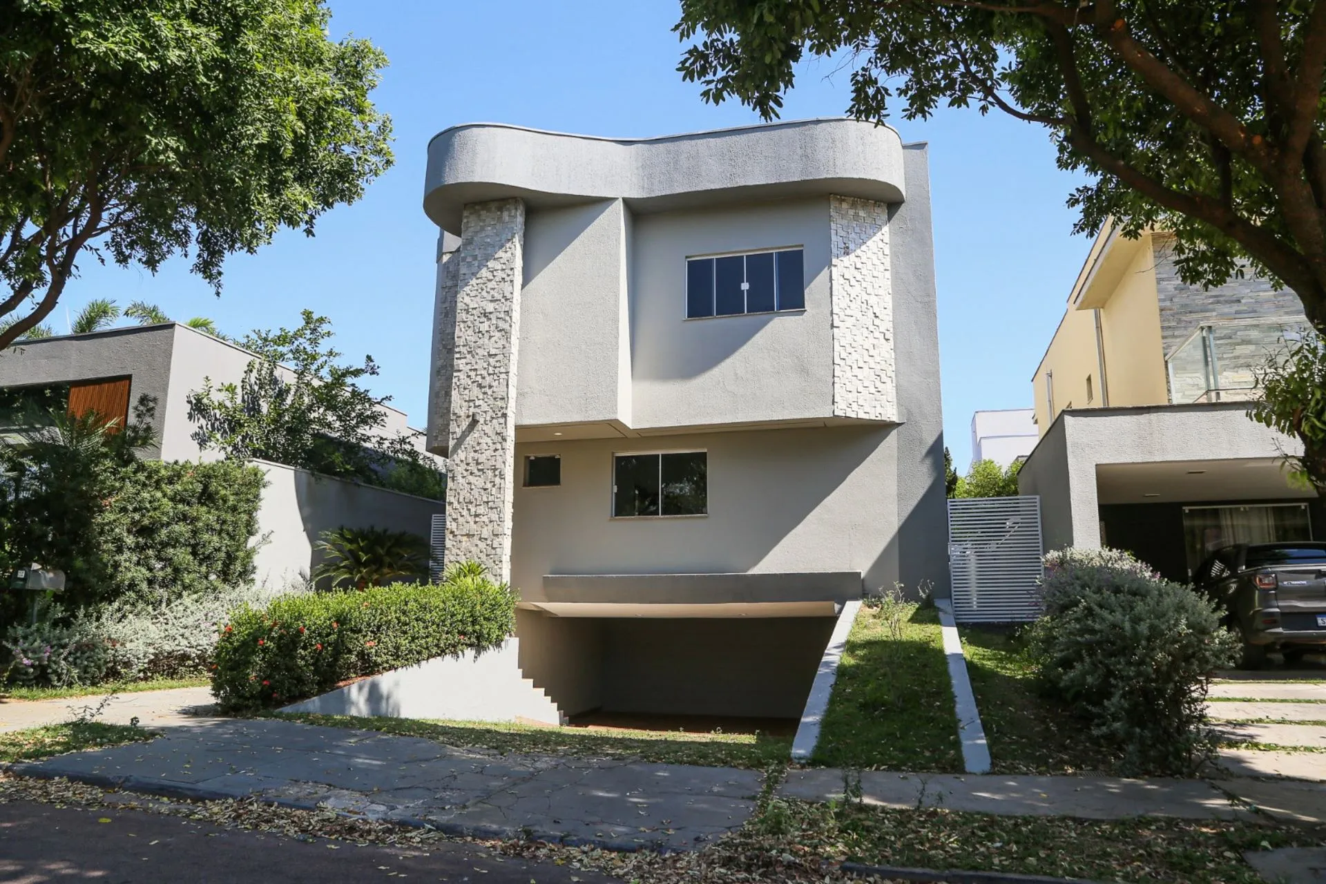 Imagem Sobrado Moderno de Alto Padrão - 5 Qts (2 Suítes), piscina.
