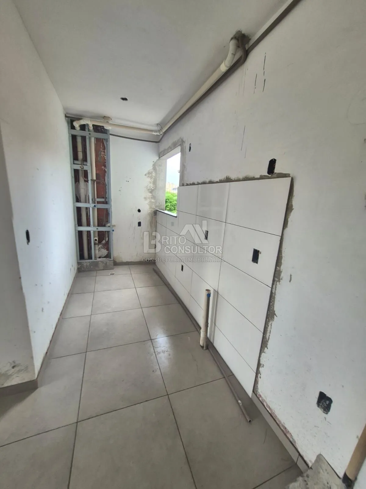 Imagem Apartamento 2 Quartos à Venda no Mutondo | 45,95m² | Varanda | Vaga | São Gonçalo/RJ.