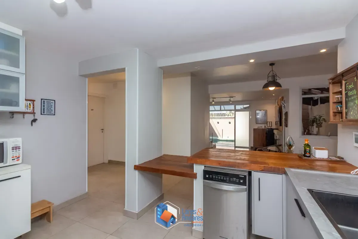 Imagem Casa no condomínio Condomínio Stephanie para venda com 5 quartos, sendo 3 suítes, 315m²