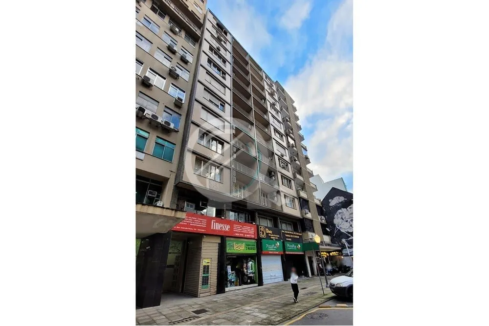 Imagem Localização: Situada na Rua General Andrade Neves, no coração do Centro Histórico, esta sala co...