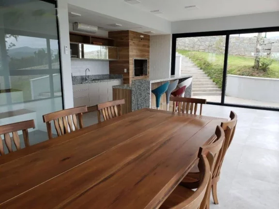 Imagem Imperdível casa à venda em Garopaba-SC, bairro Morrinhos: 4 quartos, 4 suites, 2 salas, 5 banheiros, 4 vagas, 322m².