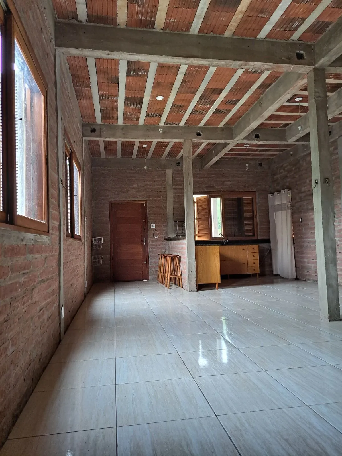 Imagem Sobrado 200m² privativos, 4 dormitórios 1 suíte e 2 vagas cobertas - Gravataí