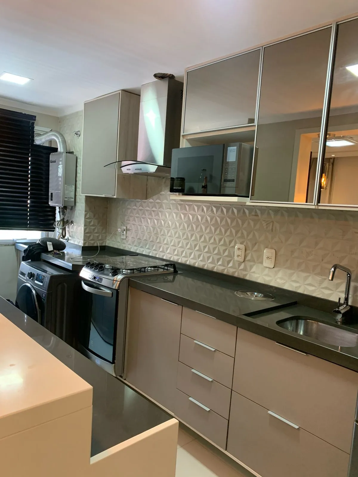 Imagem Apartamento com 2 quartos à venda na Rua Guilherme Alves, 617, Partenon