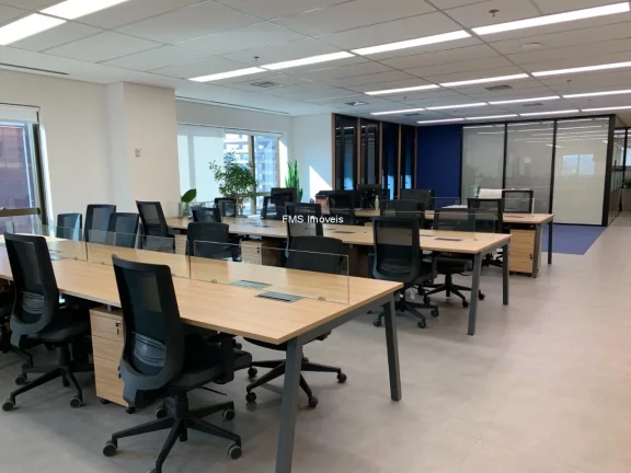 Imagem Conjunto Comercial para locação de 335m² no Itaim Bibi mobiliado