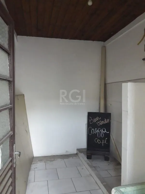 Imagem na Assis Brasil, Casa para Venda - 220m², 3 dormitórios, 2 vagas - Passo da Areia