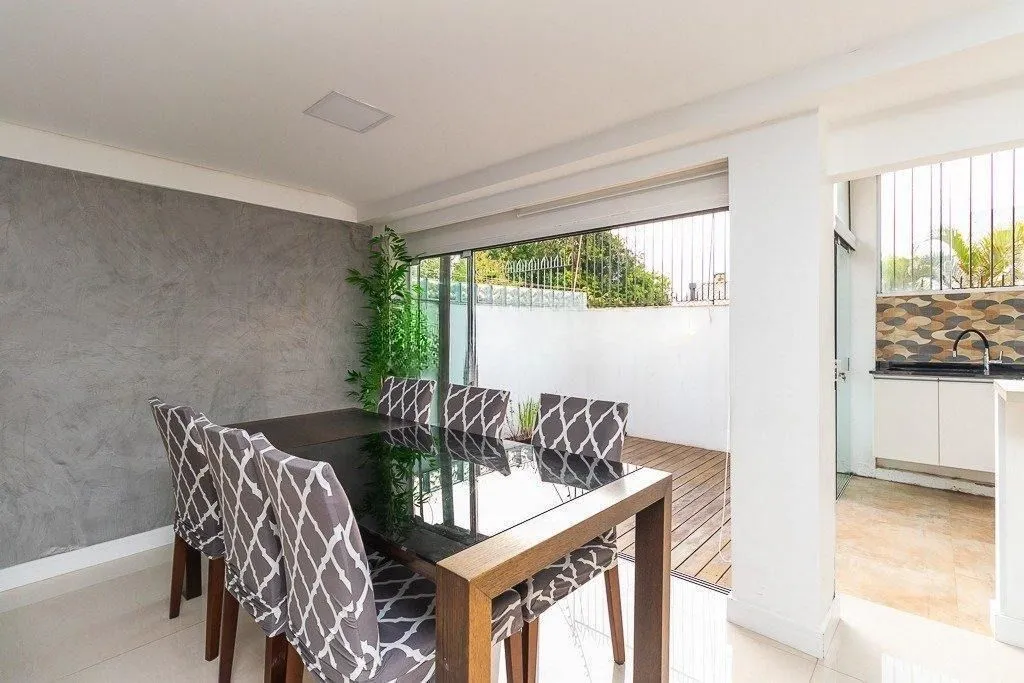 Imagem Casa em condomínio com 4 quartos, 2 suítes e 2 vagas à - Jardim Sabara