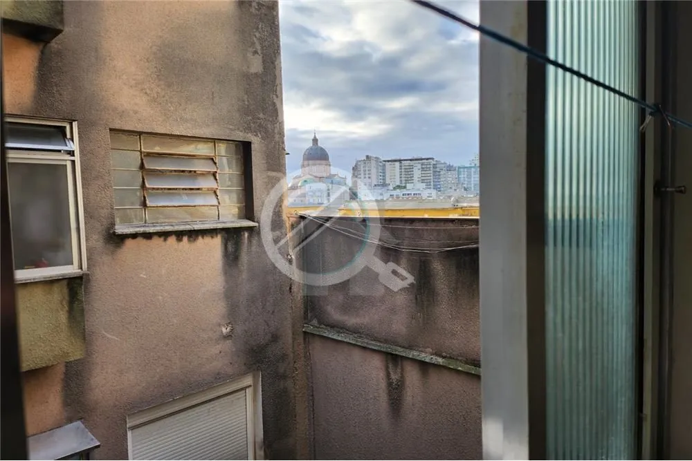 Imagem Dependência de empregada, uma sala ideal para receber família e amigos, uma espaçosa cozinha, est...
