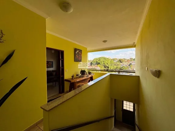Imagem Casa à venda no bairro Estados Unidos em Uberaba - 3 dormitórios, 2 suítes, 3 garagens