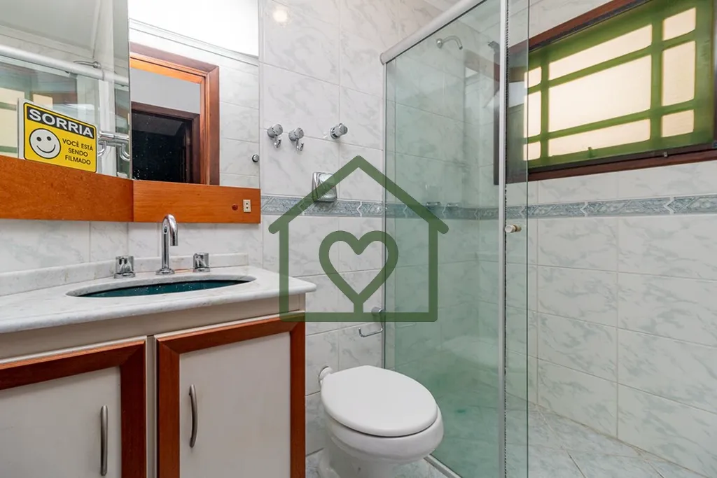 Imagem Casa 4 Quartos na Chácara das Pedras, Porto Alegre 
 
A casa conta com 4 dormitórios amplos, sendo...