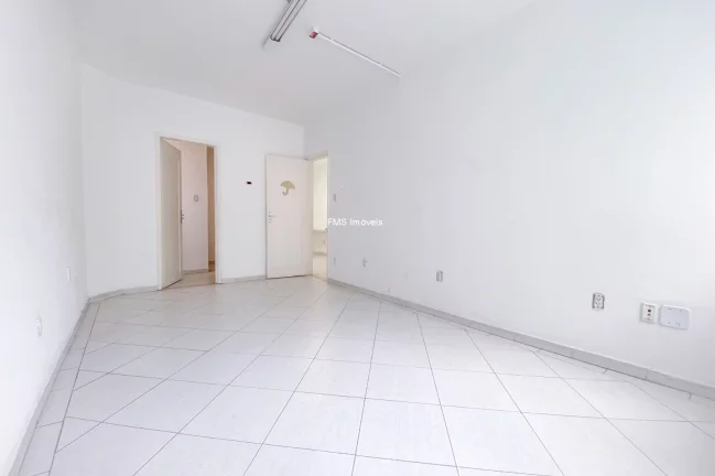 Imagem Conjunto Comercial de Alto Padrão na Consolação: 3 Salas, 1 Vaga, 84m² - Venda ou Locação em São Paulo-SP!