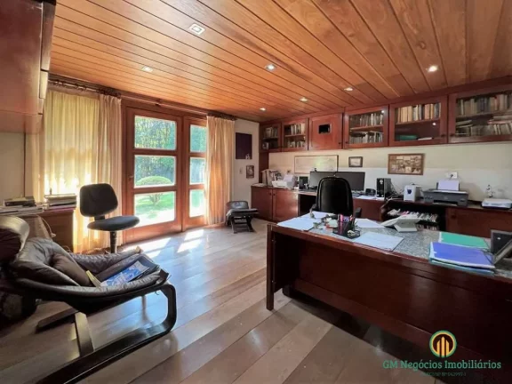 Imagem Linda casa com 5 suítes + apto hóspedes! Cond. Pq Silvino Pereira