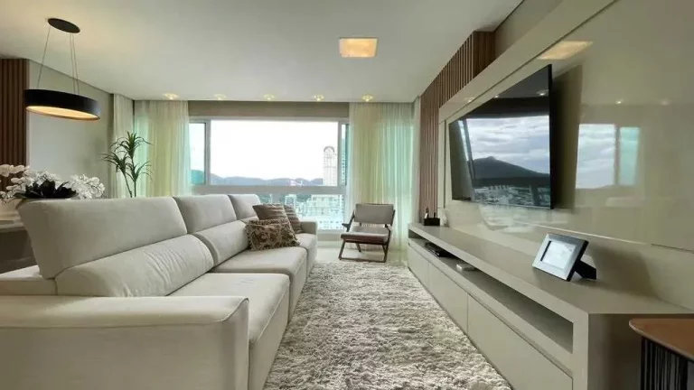 Imagem Apartamento mobiliado com 2 suítes, 2 demi-suítes e 3 vagas de garagem em Balneário Camboriú