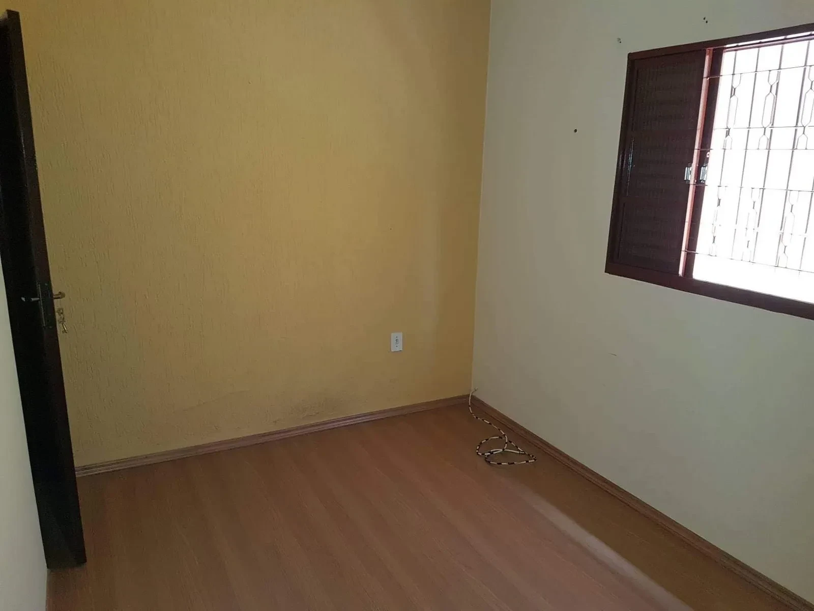 Imagem Casa com 2 Quartos à Venda, 100 m² em Comercial e Residencial Jardim Mariana - Pindamonhangaba