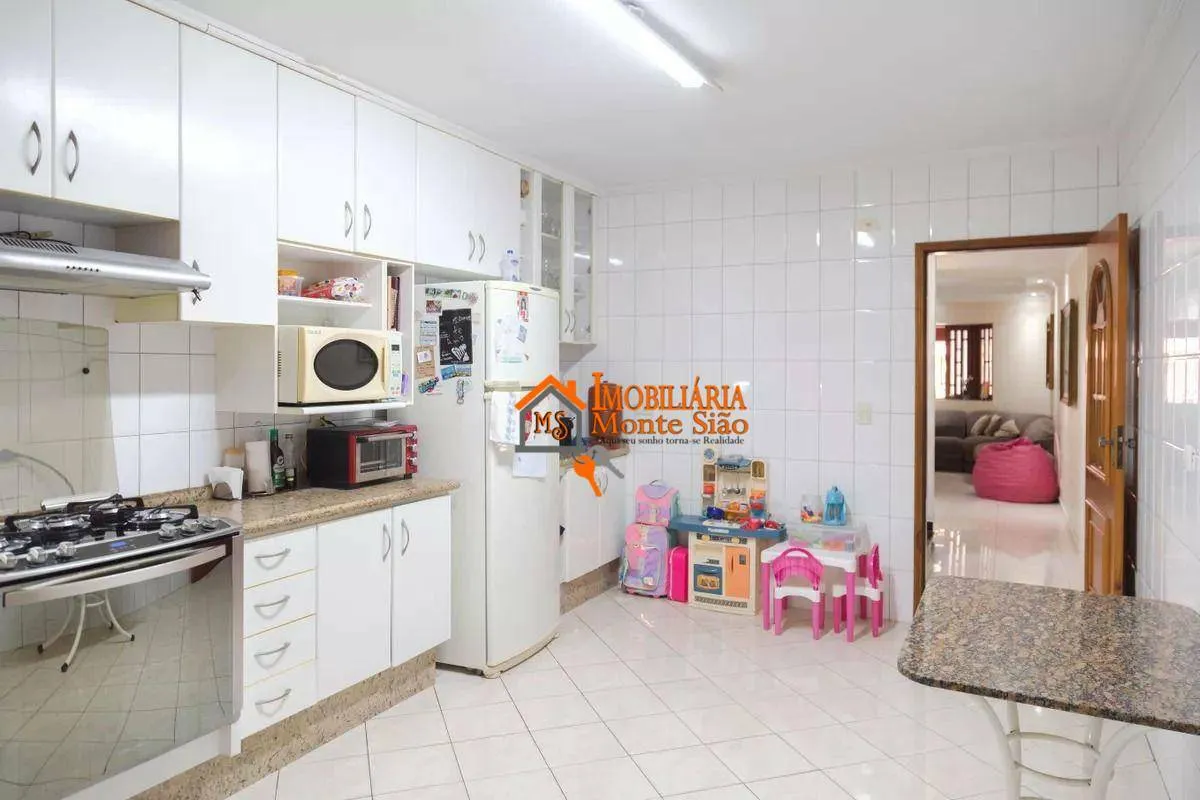 Foto do imóvel Casa com 3 dormitórios à venda, 202 m² por R$ 800.000,00 - Vila Augusta - Guarulhos/SP