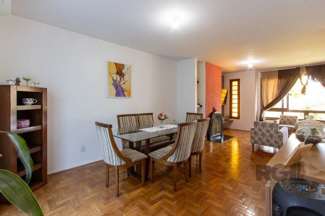 Imagem Casa térrea, com 3 dormitórios, 1 suíte, no bairro Ipanema.