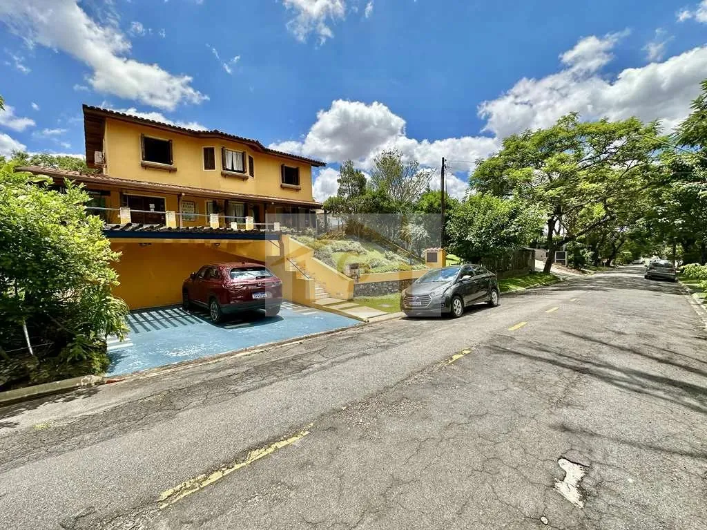 Imagem Rústica, avarandada, Mista alvenaria e madeira de lei, 3 dorms/1ste, gourmet, lareira!