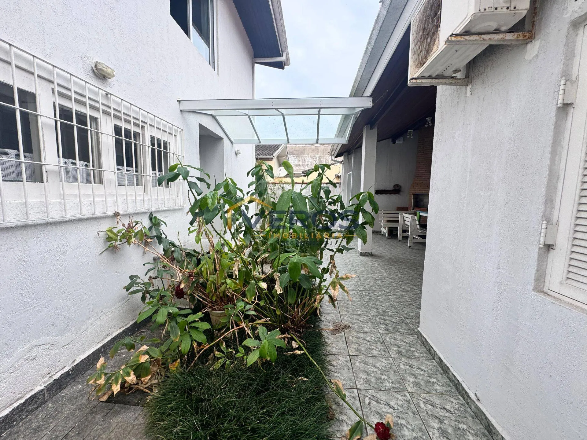 Imagem Casa à venda na Martim de Sá, a apenas 250 metros da praia