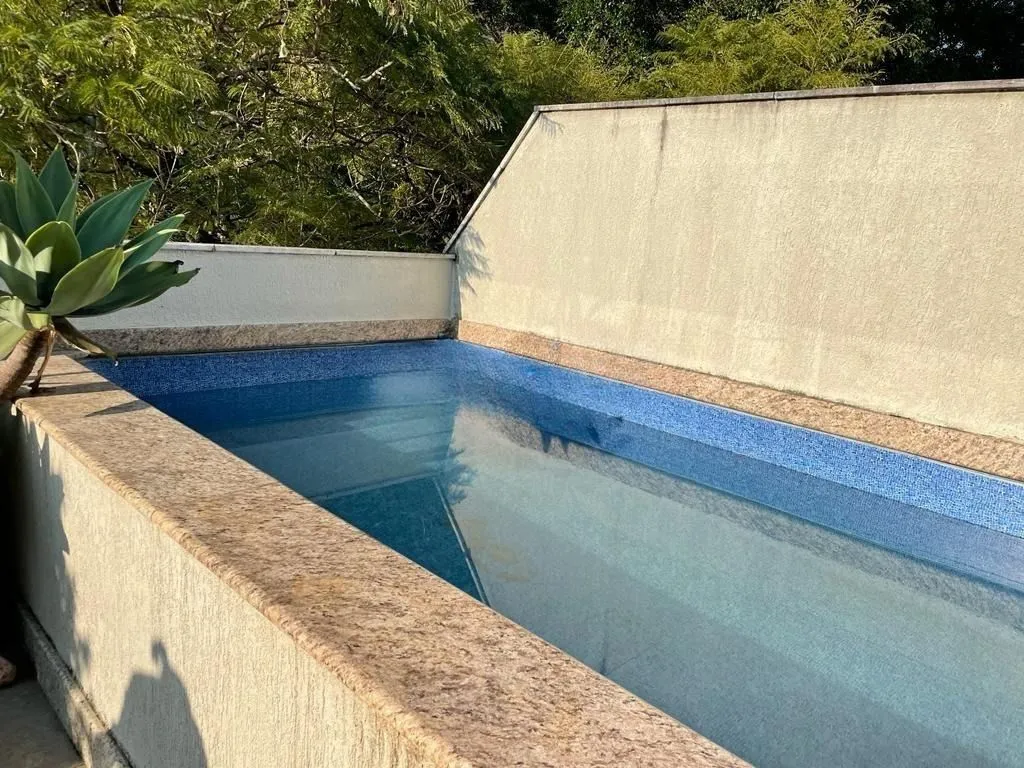 Imagem Bela cobertura 2 quartos com suíte e vaga coberta, sacada e piscina - 123m² - Bairro Petrópolis
