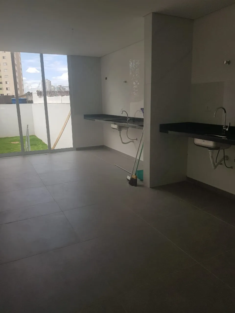 Imagem VENDO SOBRADO COM 03 SUÍTES NO BAIRRO VILA ERNA! (CUPECÊ)