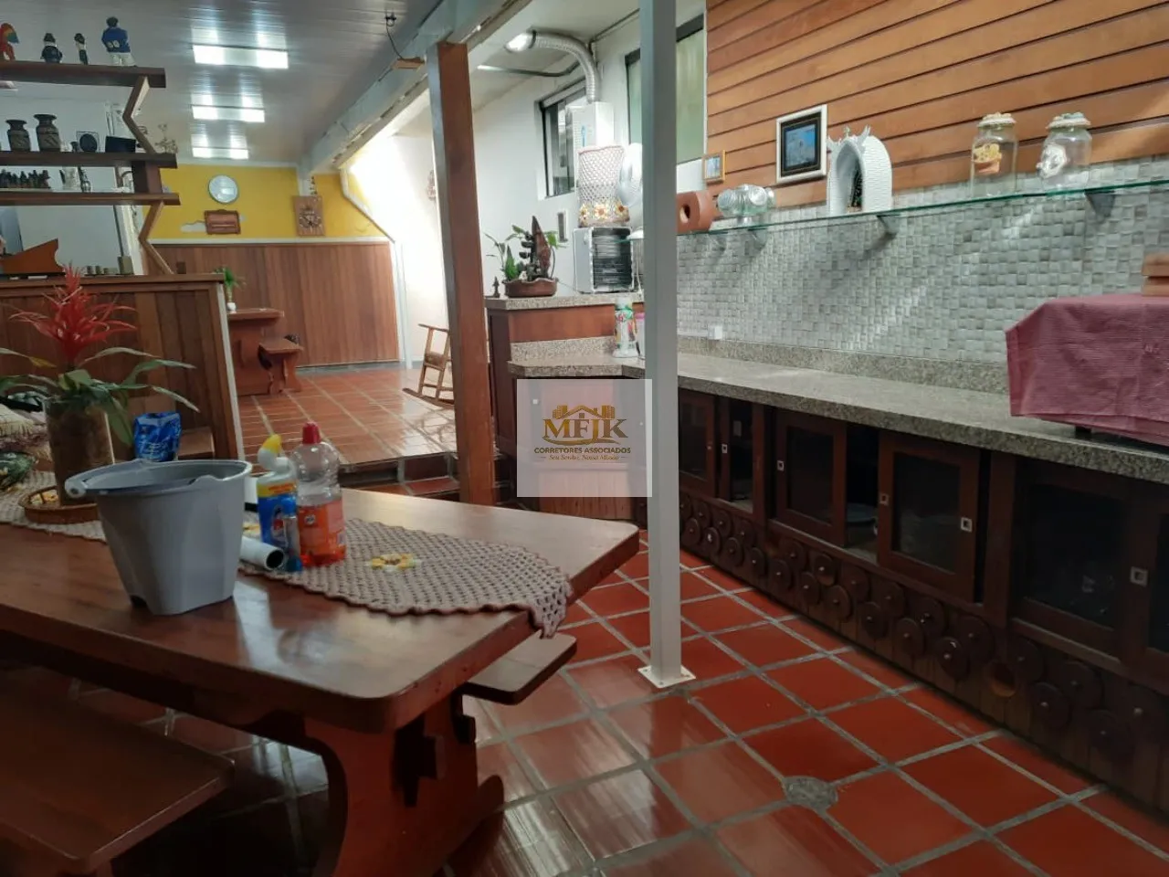 Imagem Imperdível: Casa à venda em Curitiba-PR, Boa Vista, 3 quartos, 1 suíte, 1 sala, 2 banheiros, 4 vagas de garagem.