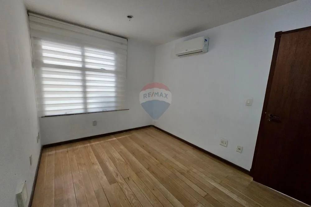 Imagem Frontal mar, lâmina, 3 quartos.