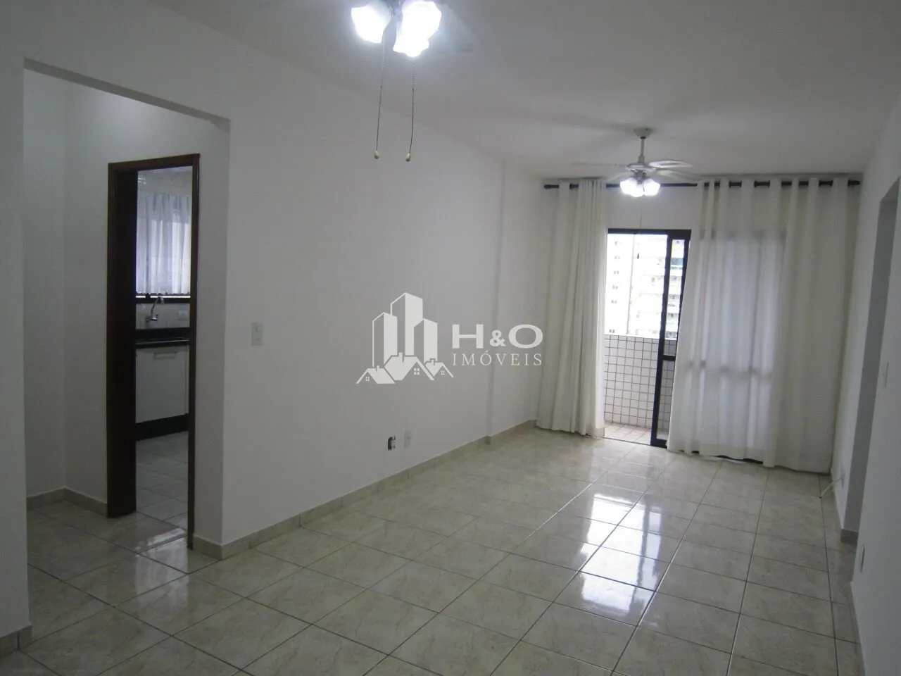 Imagem Apartamento à venda na Praia Grande - Bairro Guilhermina, a apenas 100 metros da praia!