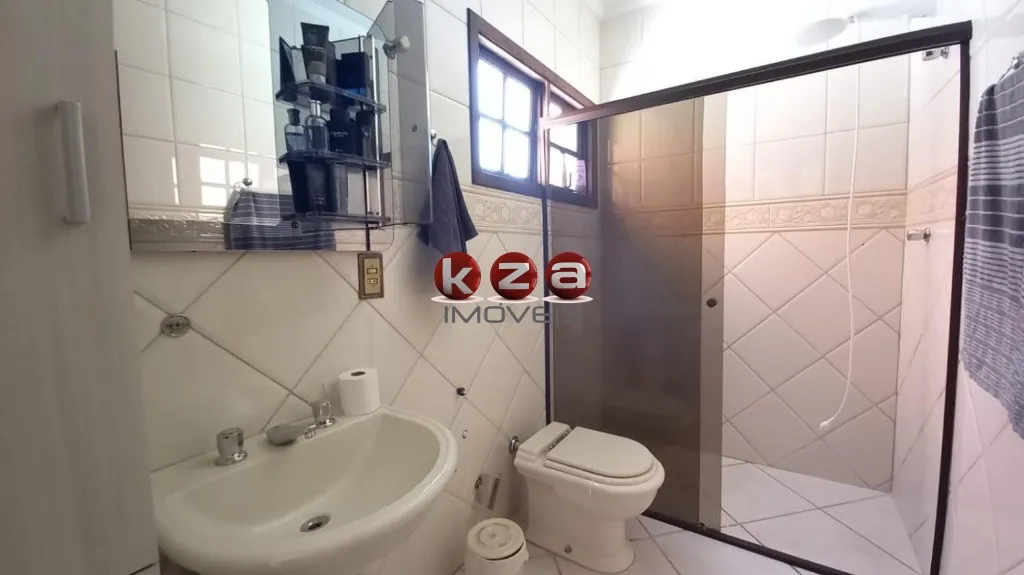 Imagem Chácara de luxo à venda em Valinhos-SP, com 4 quartos, 1 suíte, 2 salas e 5 banheiros - Imperdível!
