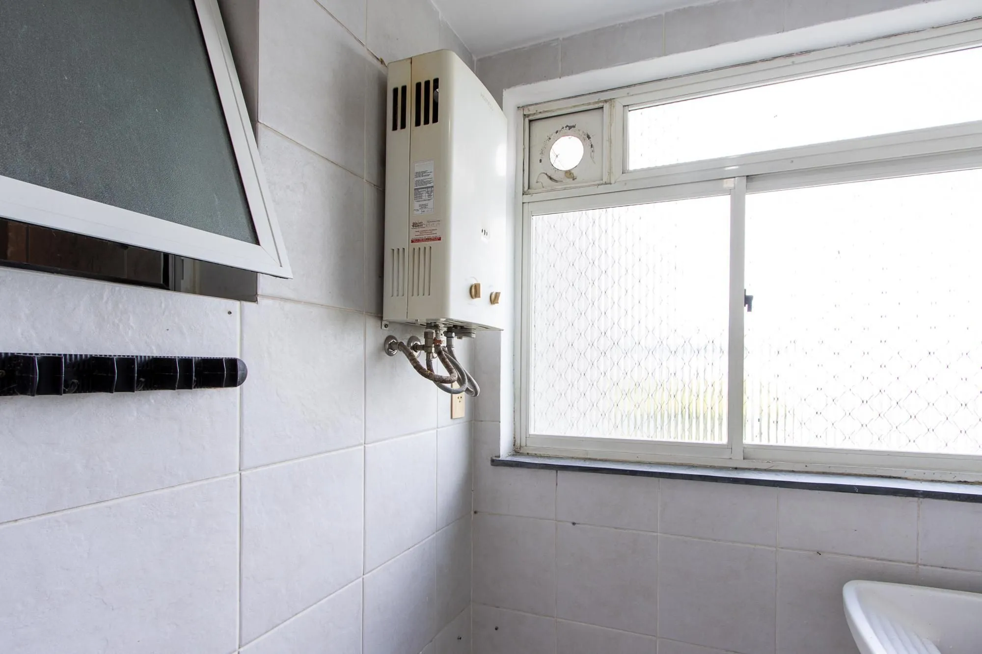 Imagem Apartamento de 3 dormitórios, 1 banheiro e uma vaga de garagem.