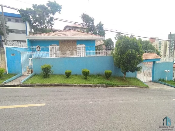 Imagem Casa a venda c/ amplo terreno, 05 quartos c/suíte no Santa Cândida/Boa Vista em Curitiba Pr