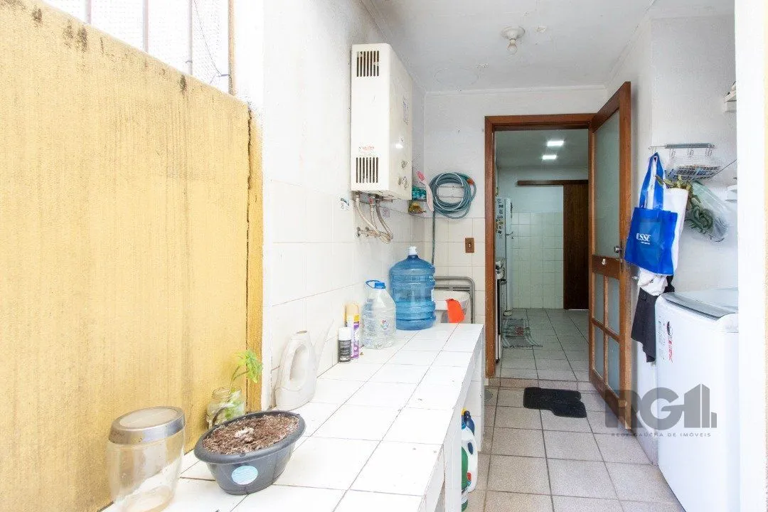 Imagem Casa de 3 dormitórios à venda na Tristeza - Zona sul de Poa.