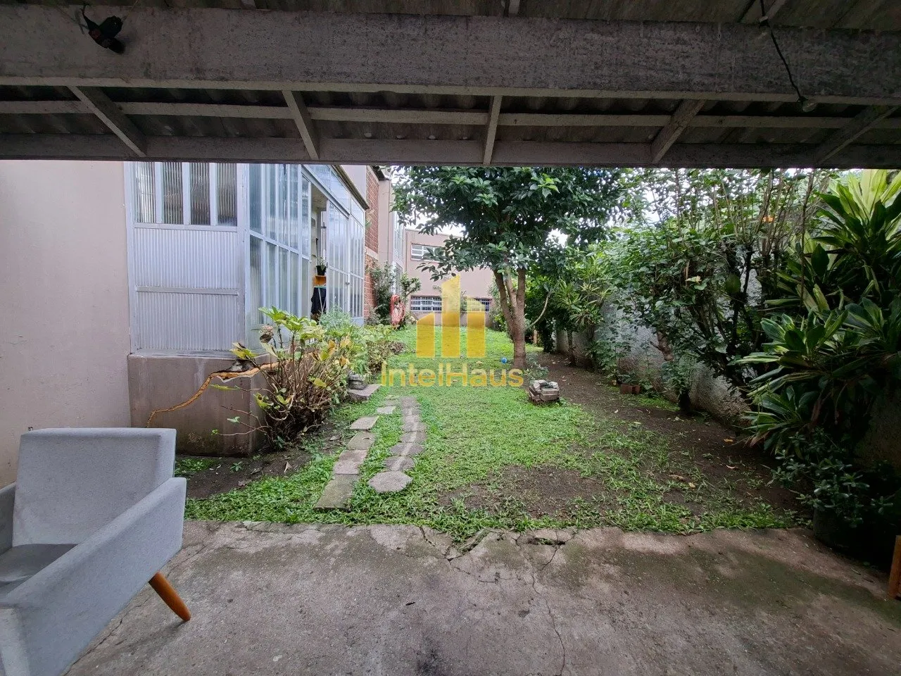 Imagem Apresentamos este excelente apartamento de frente no primeiro andar do Edifício Jalu. Situado na Ru...
