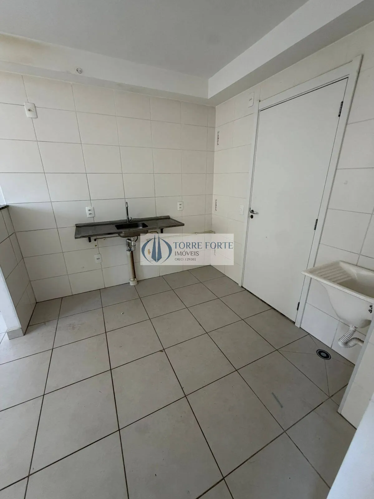 Imagem Ótimo apartamento com 45 m² reformado e semi-mobiliado próximo estação trem