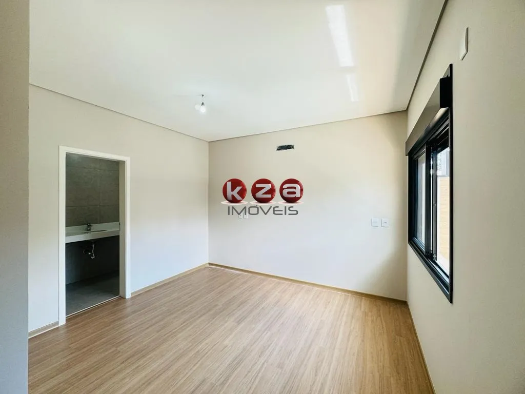 Imagem Incrível Casa em Condomínio à Venda em Valinhos-SP, Vila Capuava - 3 Quartos, 3 Suítes, 2 Salas, 4 Banheiros, 4 Vagas - 169,00 m².