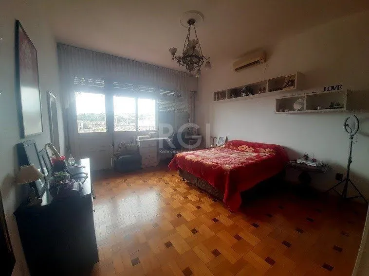 Imagem Casa para Venda - 243m², 3 dormitórios, 5 vagas - Medianeira