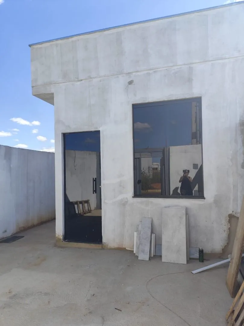 Foto do imóvel Casa com 2 dormitórios à venda, 60 m² por R$ 250.000,00 - Sorriso - Patos de Minas/MG