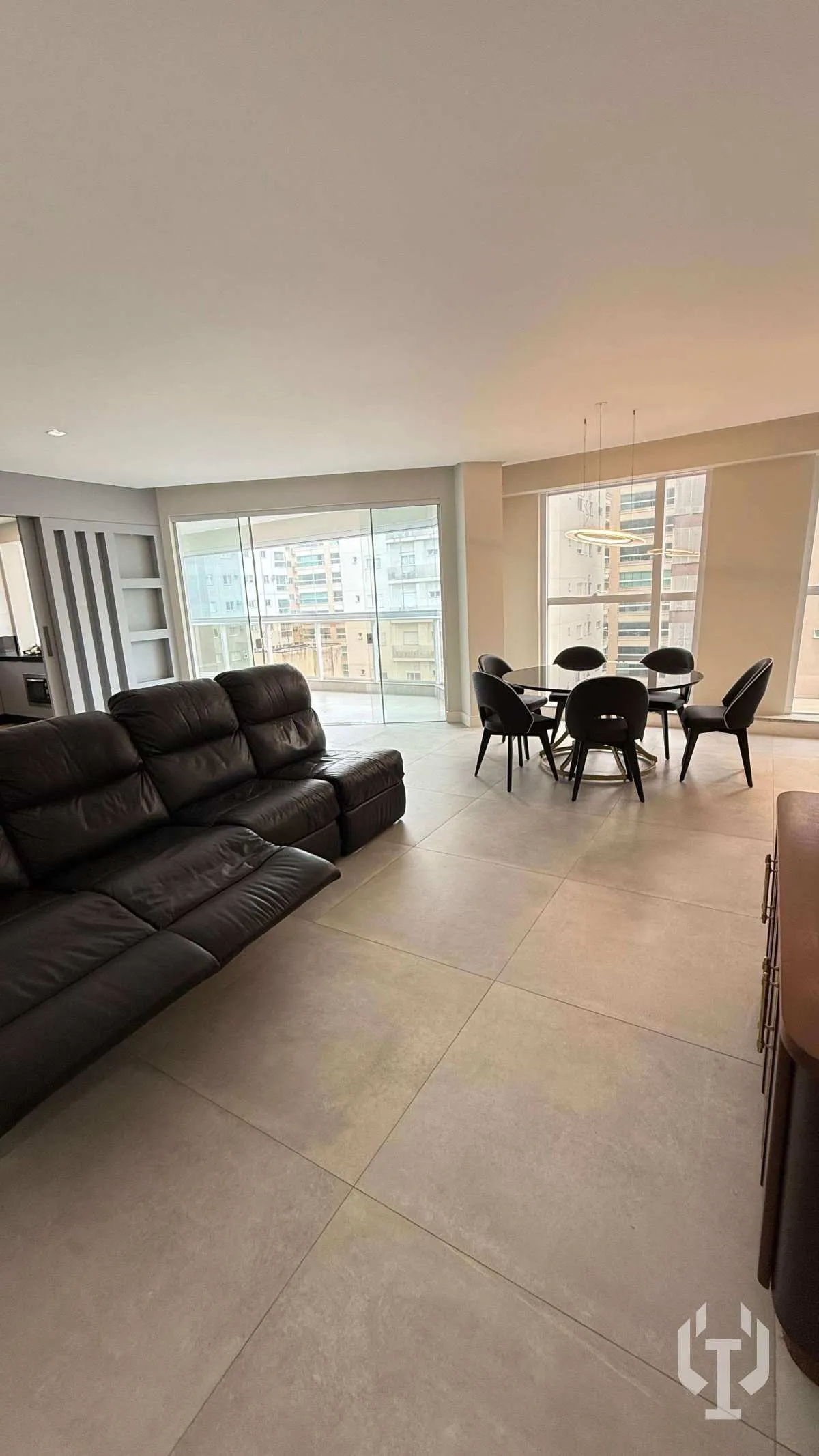Imagem Apartamento à venda, no ED. ÁGUAS CRISTALINAS em Itapema, Meia Praia, com 4 quartos, 188,00m2