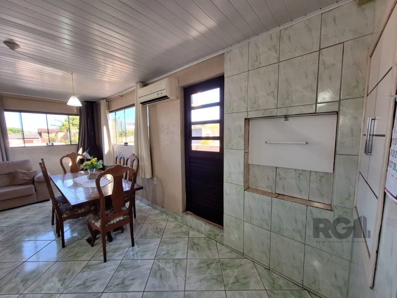 Imagem Casa com 3 dormitórios, suíte, lareira, Jardim Algarve em Alvorada - RS.