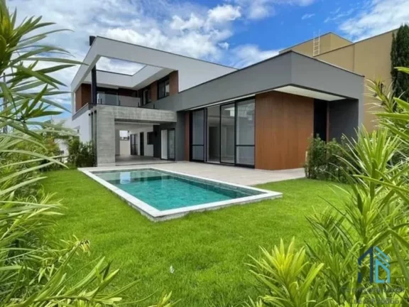 Imagem Casa a venda, Alto padrão, 04 suítes, piscina, no centro de Camboriú SC