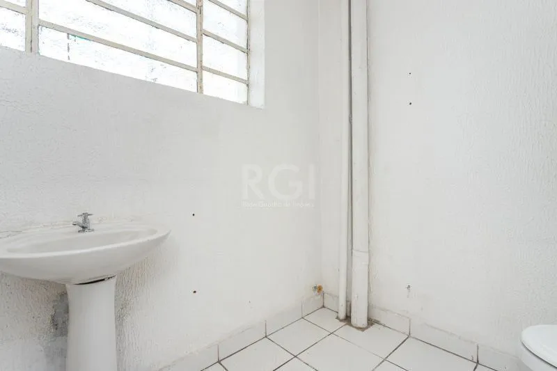 Imagem MÁFFER IMÓVEIS ALUGA - DEPÓSITO / PAVILHÃO NO 4º DISTRITO Rua Comendador Coruja, 131 - Floresta | Porto Alegre/RS Área privativa: 502 m² Com estacionamento frontal