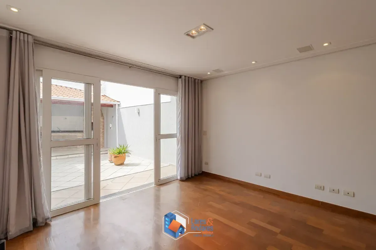 Imagem Sobrado para venda em Vila Brasílio Machado com 4 quartos, sendo 1 suíte, 255m²