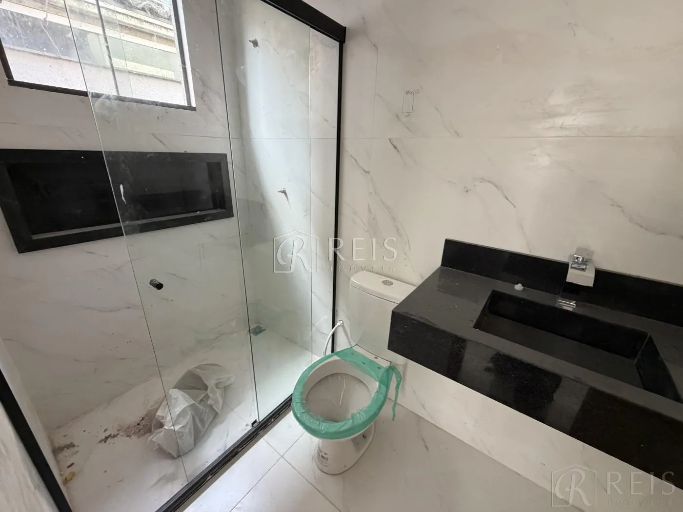 Imagem Casa para Venda em Rio das Ostras, Atlântica, 3 dormitórios, 1 suíte, 2 banheiros, 3 vagas