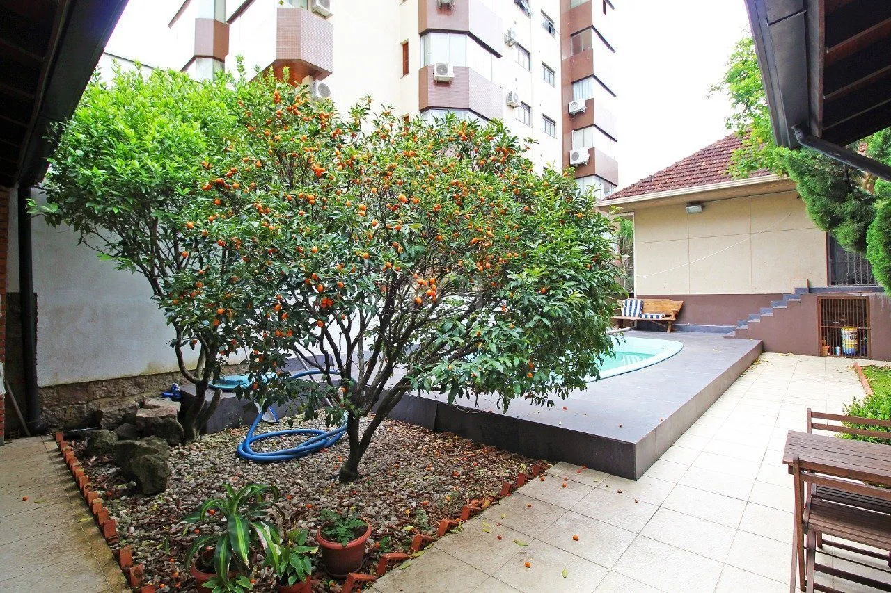 Imagem Casa para Venda - 464.5m², 3 dormitórios, sendo 1 suites, 3 vagas - Petrópolis