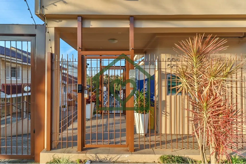 Imagem Casa em condomínio no bairro Nonoai, com 122m² privativos distribuídos em 2 andares. No térreo, ...