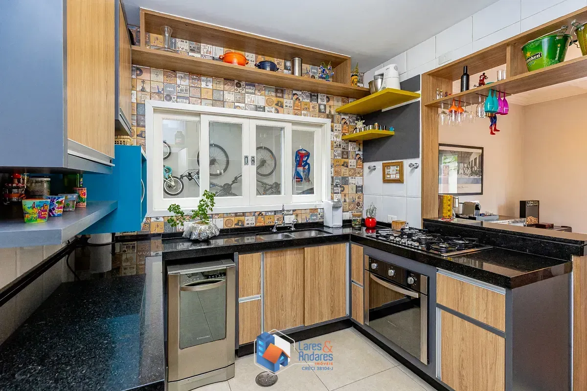 Imagem Casa no condomínio CONDOMINIO SAINT GERMAIN para venda com 4 quartos, sendo 4 suítes, 247m²