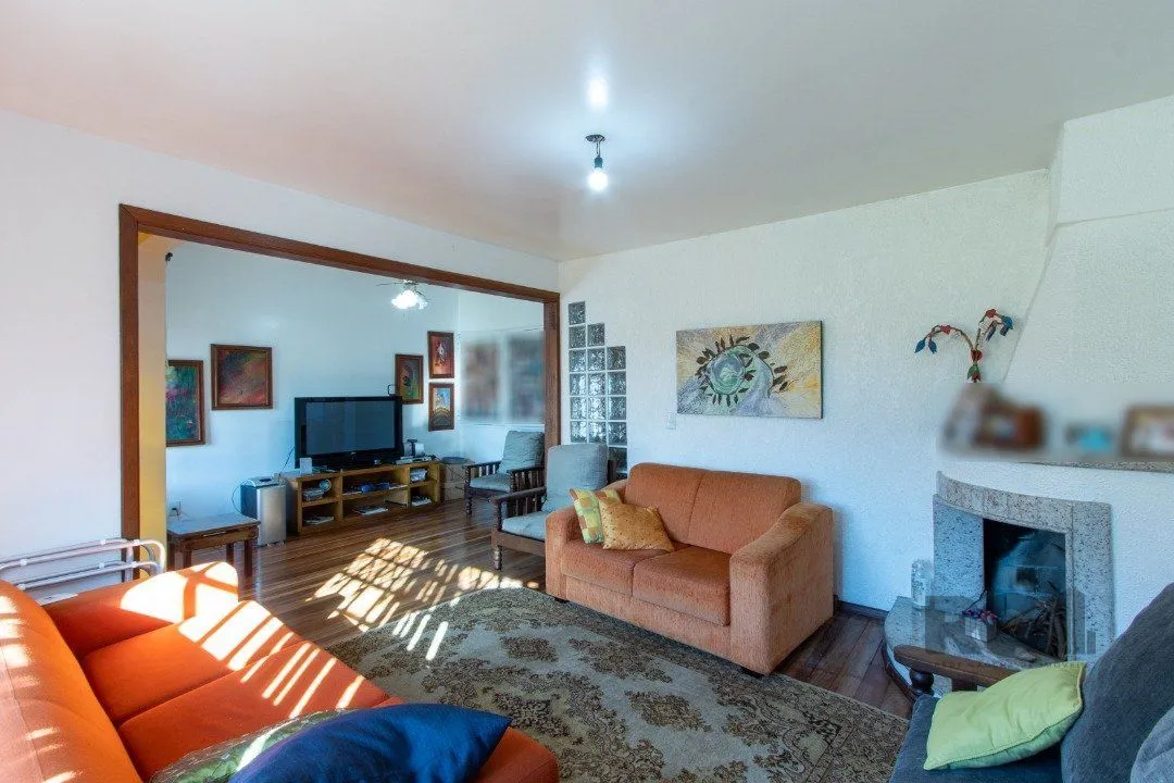 Imagem Casa para Venda - 300m², 3 dormitórios, sendo 1 suites, 4 vagas - Tristeza