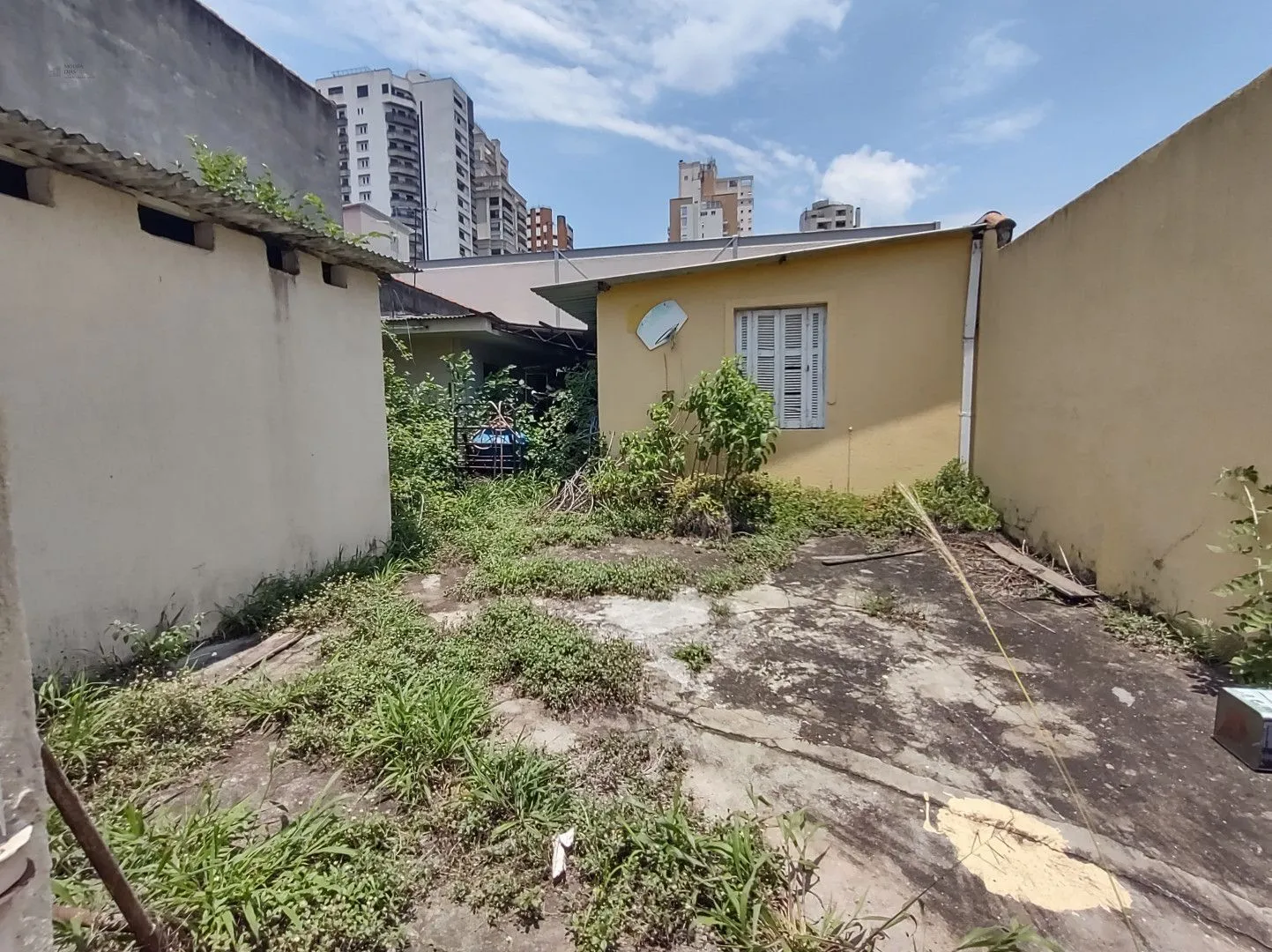 Imagem Excelente Casa ( Sobrado) na Vila Madalena para modernização em terreno de 550m²