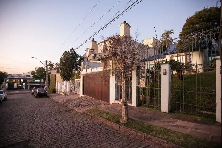 Imagem Casa 5 Suítes/ Três Figueiras