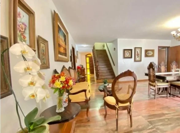 Imagem EXCELENTE CASA NO MANGABEIRAS COM 05 QUARTOS,02 SUÍTES E 04 VAGAS.